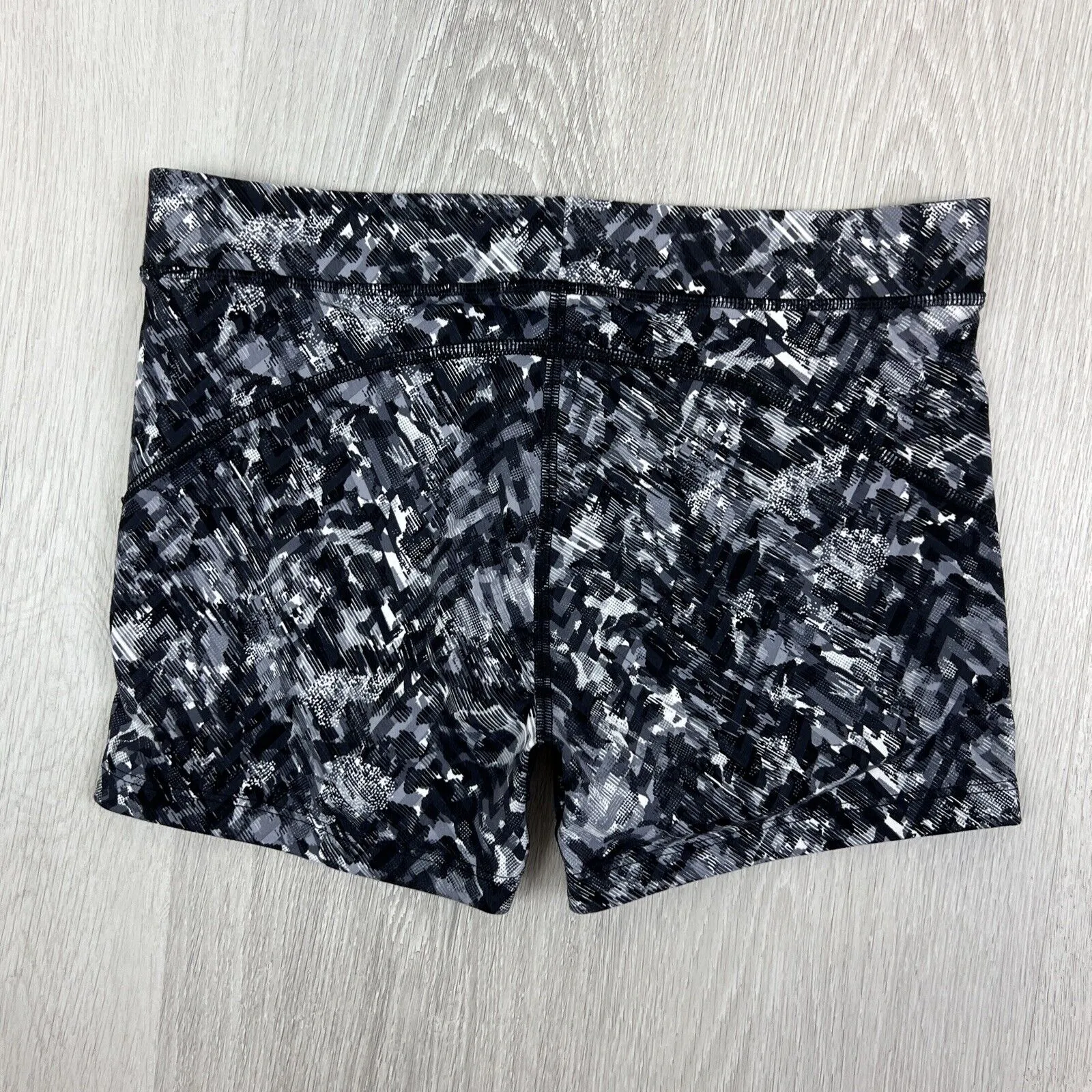 2XU Womens Grey Pattern Bike Shorts Size Small