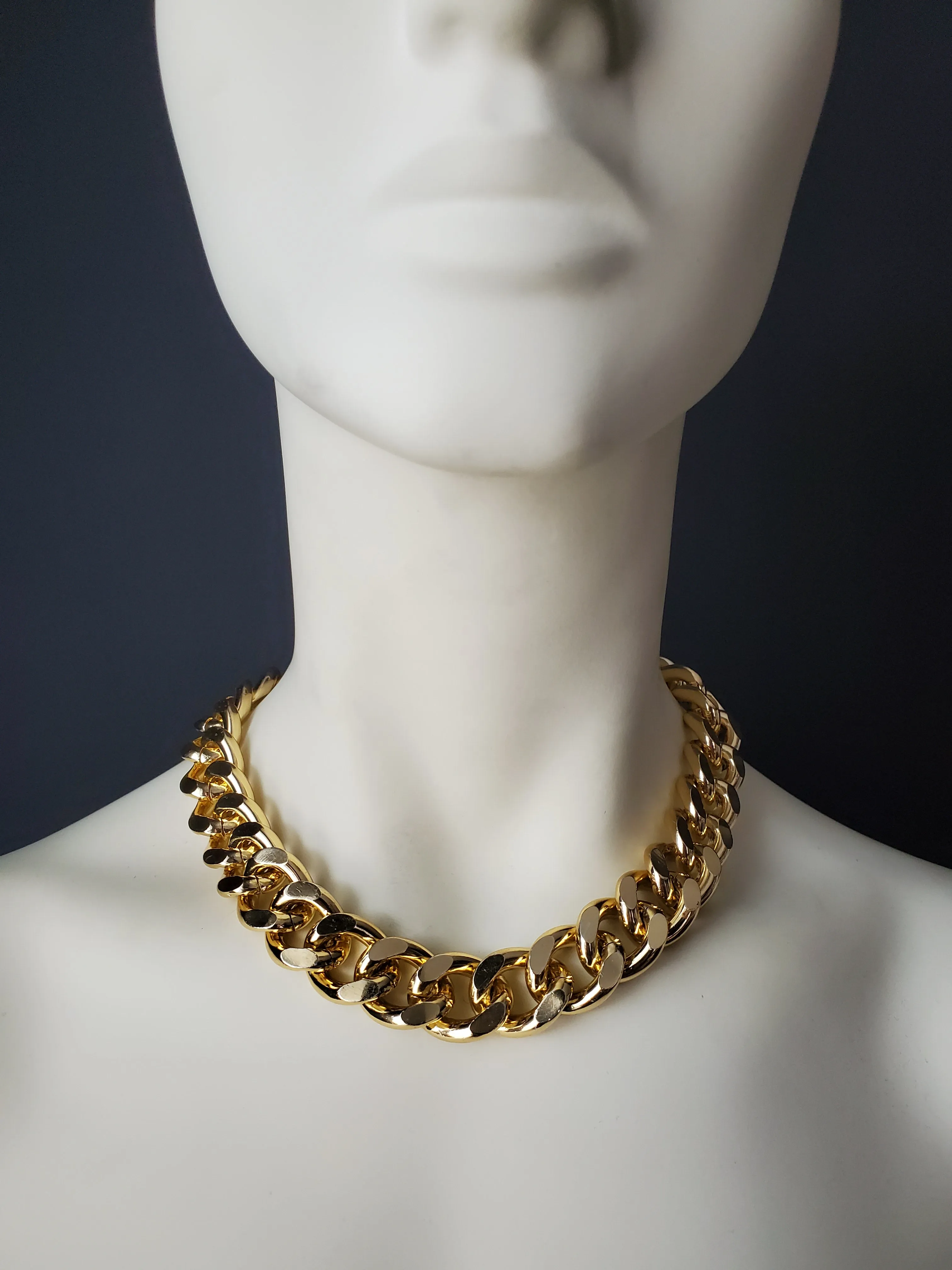 BADDIE CHOKER