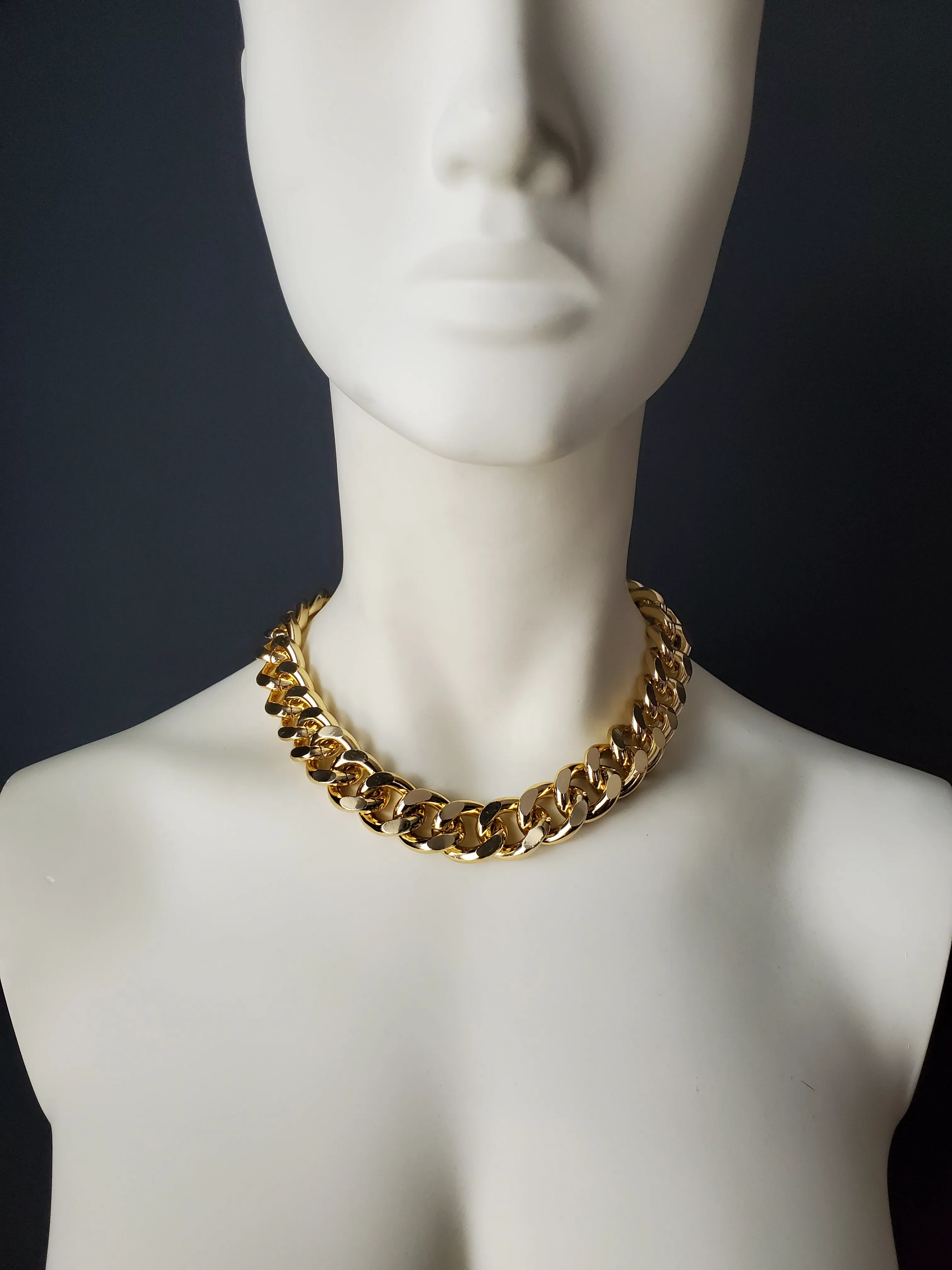BADDIE CHOKER