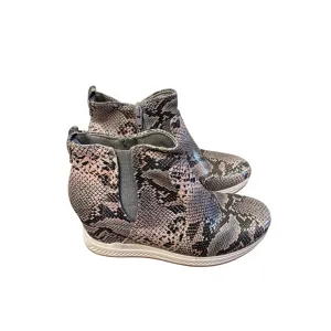 Bare Traps High Top Snake Skin Sneakers Sz 6M Tried on, never worn