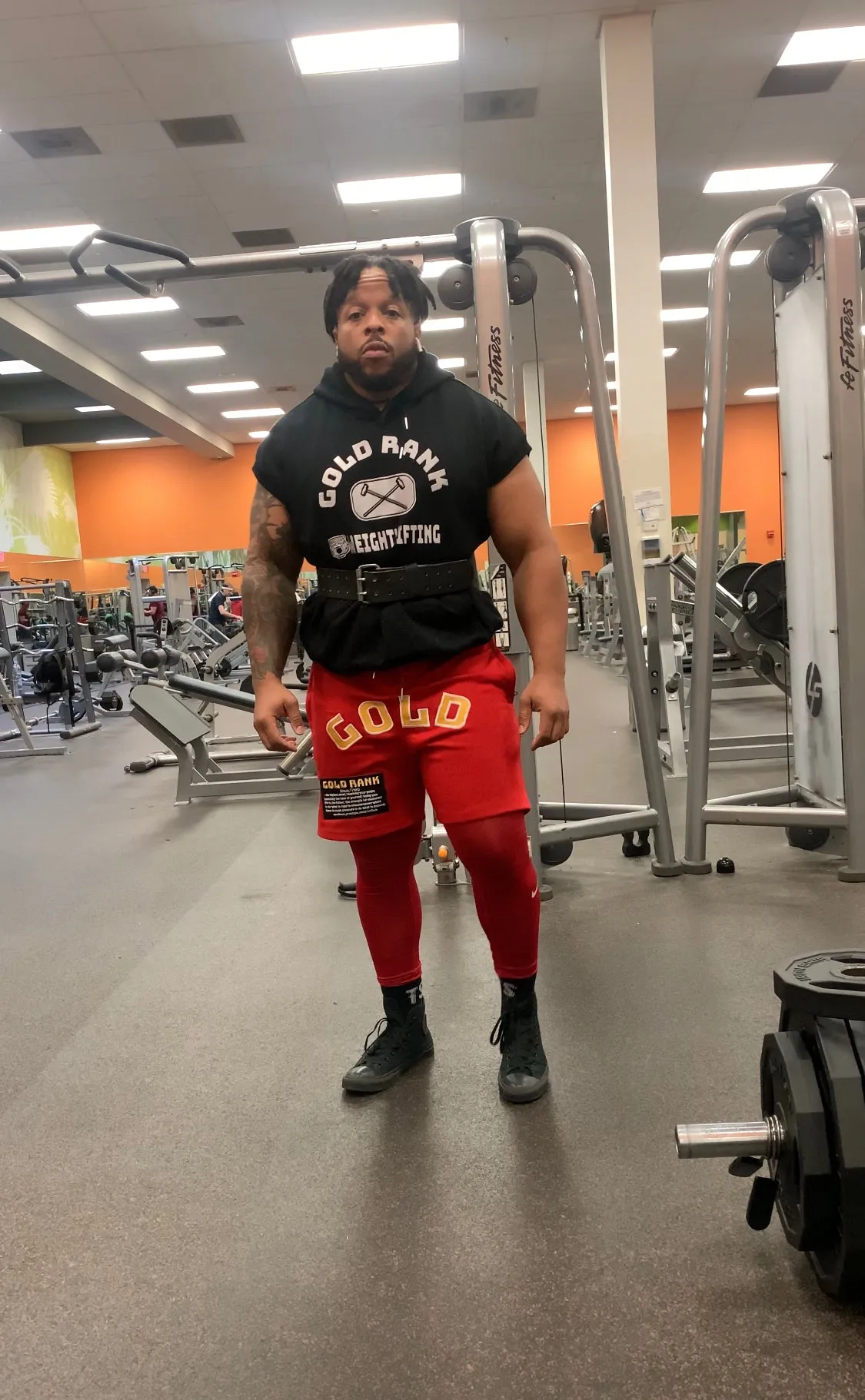 BIG GOLD - Jogger Shorts - Crimson