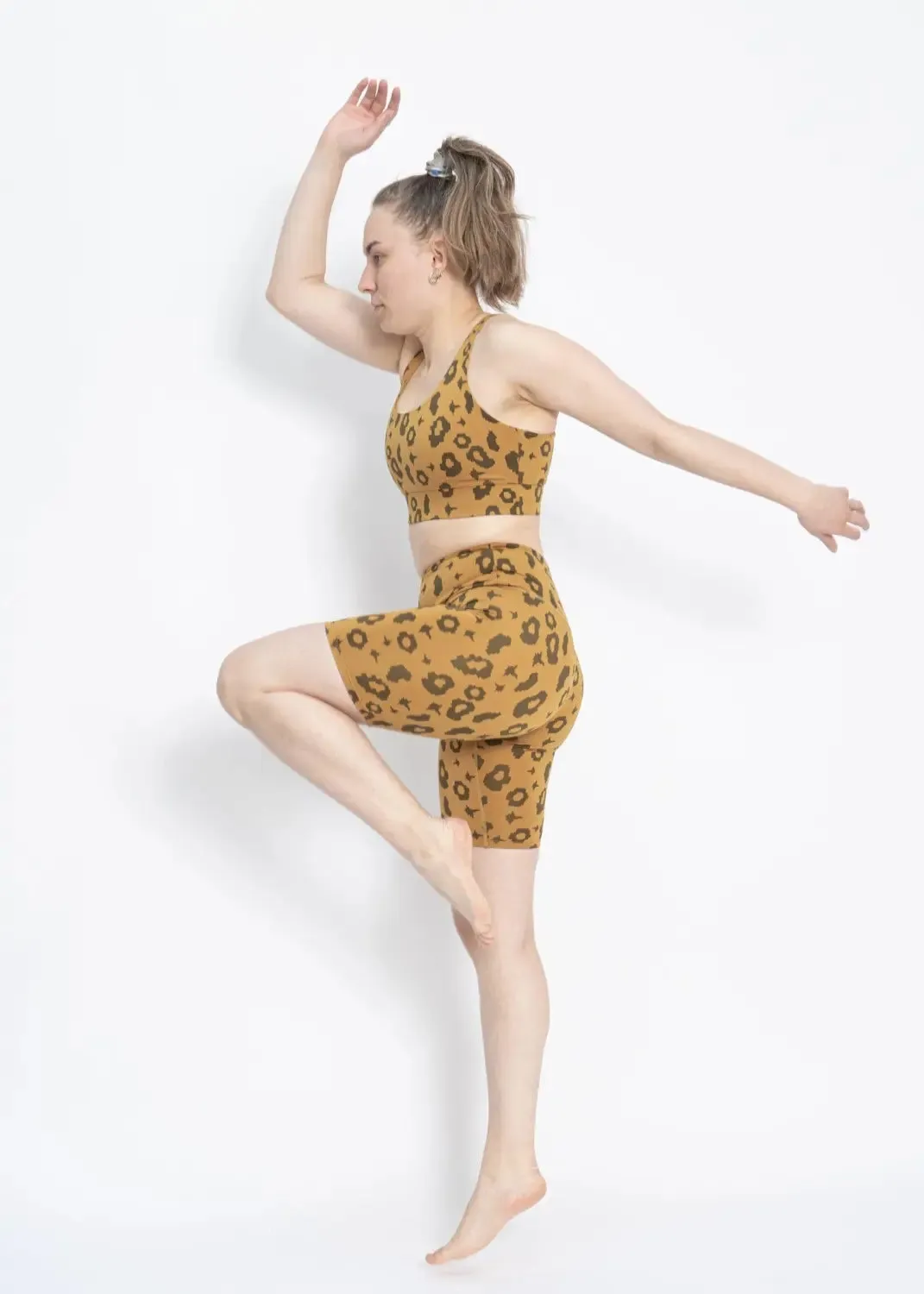 Bike Shorts mit Yellow Leopard Print