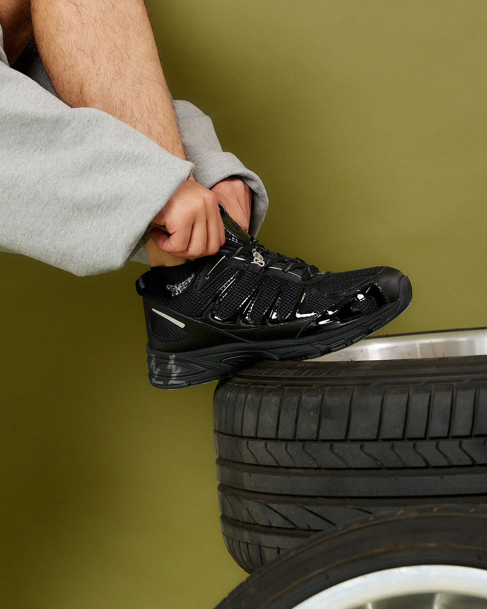 Dragger Sneakers