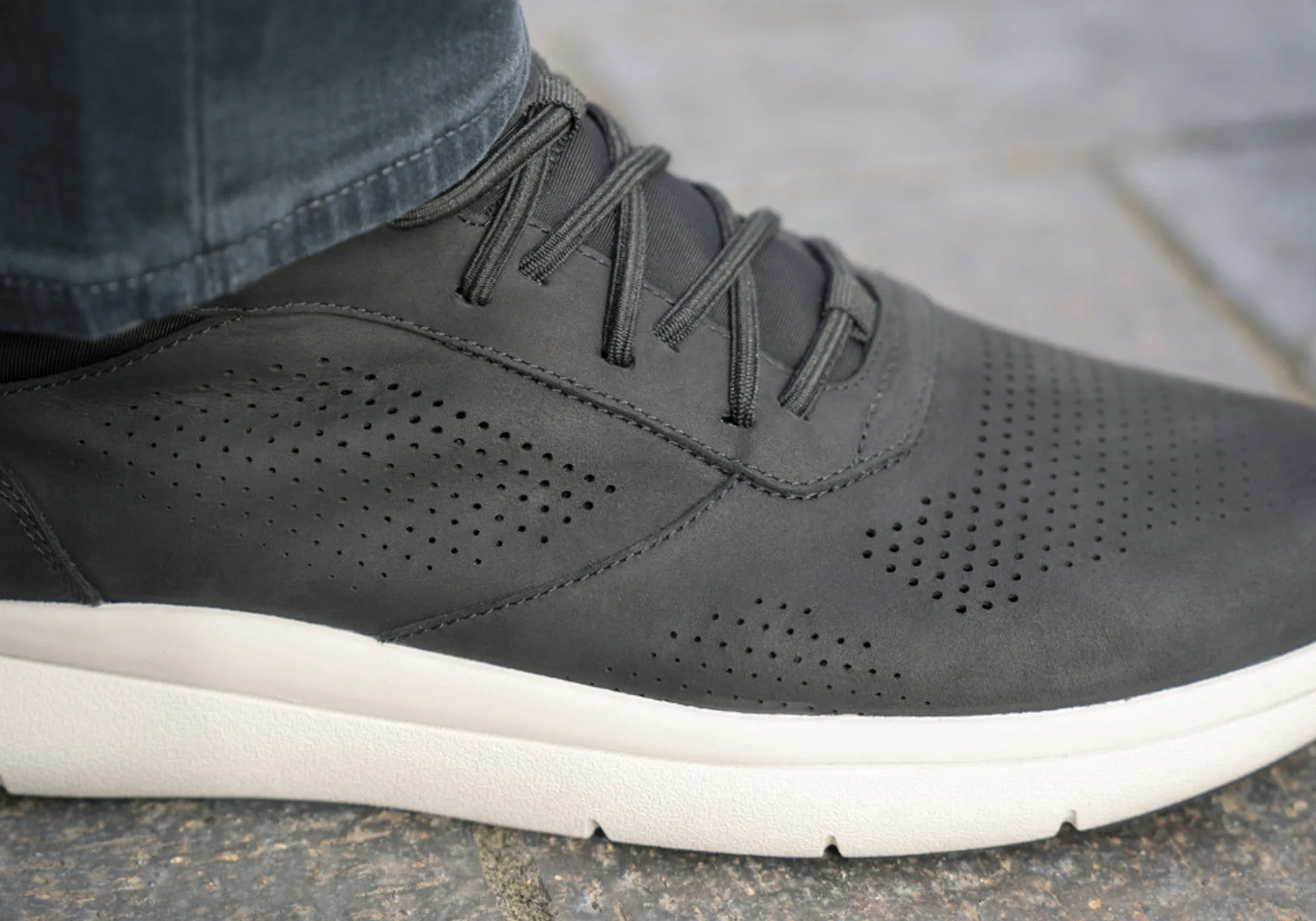 Florsheim Mens Leather EE Extra Wide Fleet Perf Toe Sneakers
