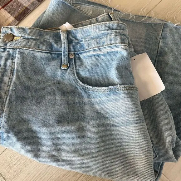 Good American 90’s Bermuda Cut Off Hem Light Wash Jean Shorts Size 12, NWT