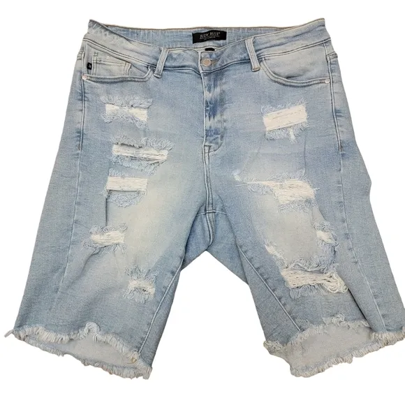 Judy Blue Distressed Bermuda Shorts light wash size 1xl