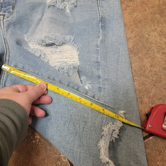 Judy Blue Distressed Bermuda Shorts light wash size 1xl