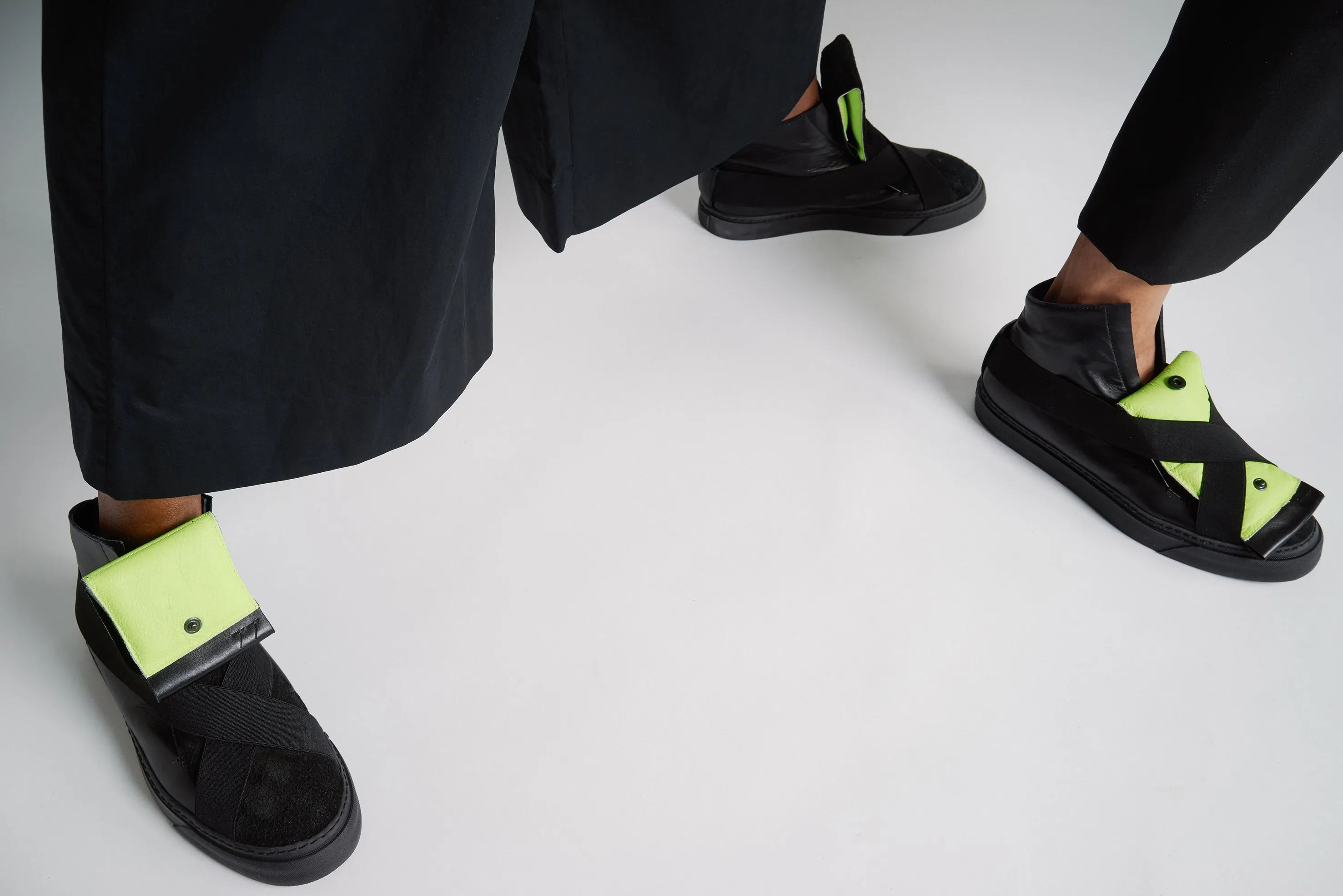 K6 / NEON BLACK / UNISEX LEATHER SNEAKER