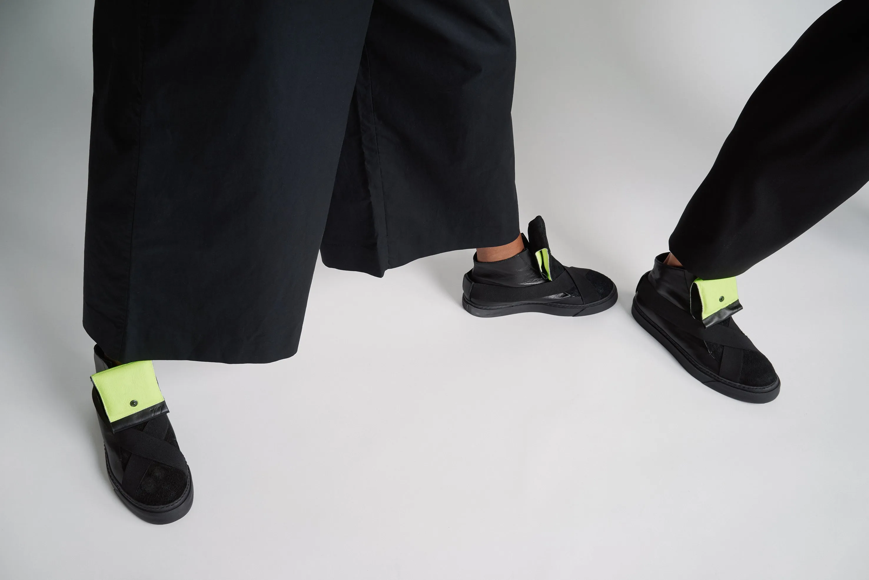 K6 / NEON BLACK / UNISEX LEATHER SNEAKER