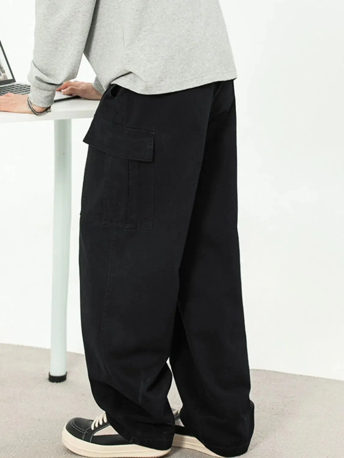 MEN'S PANTS WITH CARGO POCKETS