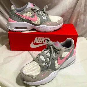 NIKE GIRLS AIRMAX FUSION SNEAKERS