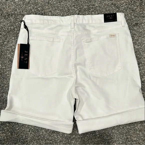 Nwt 7 For All Mankind Jen 7 Bermuda shorts. Size 16