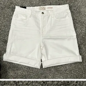 Nwt 7 For All Mankind Jen 7 Bermuda shorts. Size 16