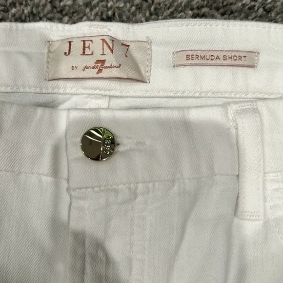 Nwt 7 For All Mankind Jen 7 Bermuda shorts. Size 16