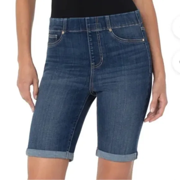 NWT Liverpool Los AngelesChloe Pull On Denim Bermuda Shorts in Fosters