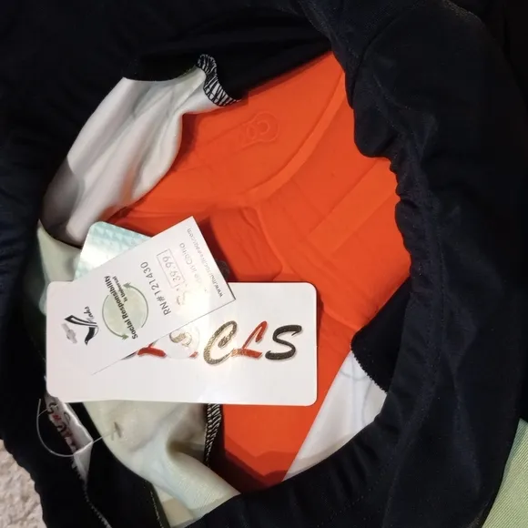 NWT WELLCLS biking set with moisture-wicking COOL MAX technology, $80.00…