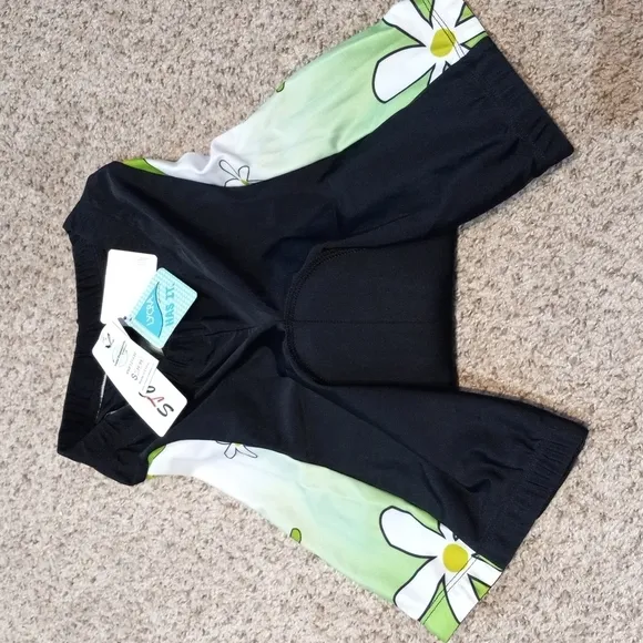 NWT WELLCLS biking set with moisture-wicking COOL MAX technology, $80.00…