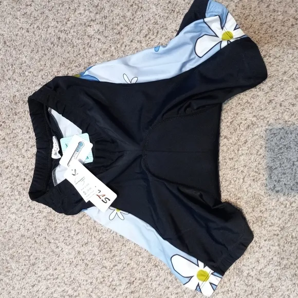 NWT WELLCLS biking set with moisture-wicking COOL MAX technology, $80.00…