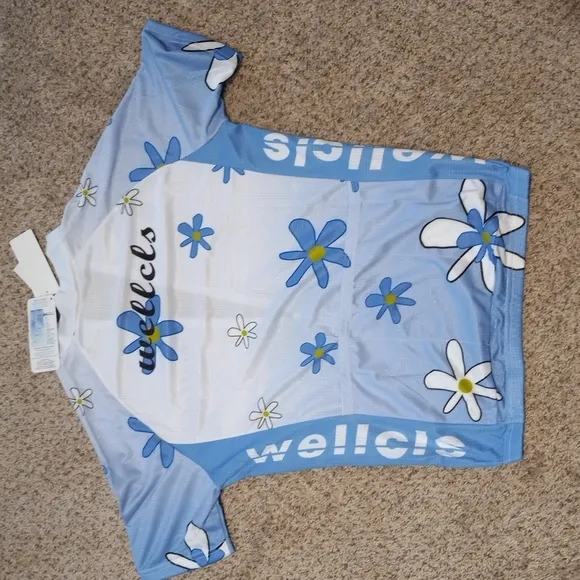 NWT WELLCLS biking set with moisture-wicking COOL MAX technology, $80.00…