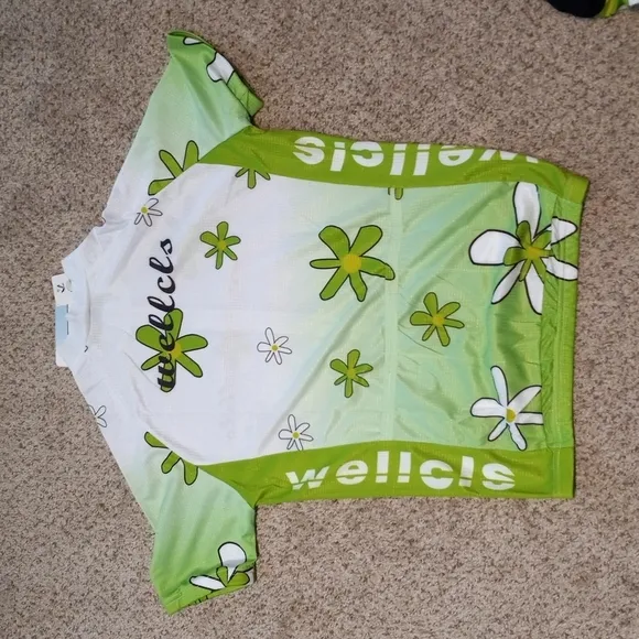 NWT WELLCLS biking set with moisture-wicking COOL MAX technology, $80.00…