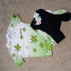 NWT WELLCLS biking set with moisture-wicking COOL MAX technology, $80.00…