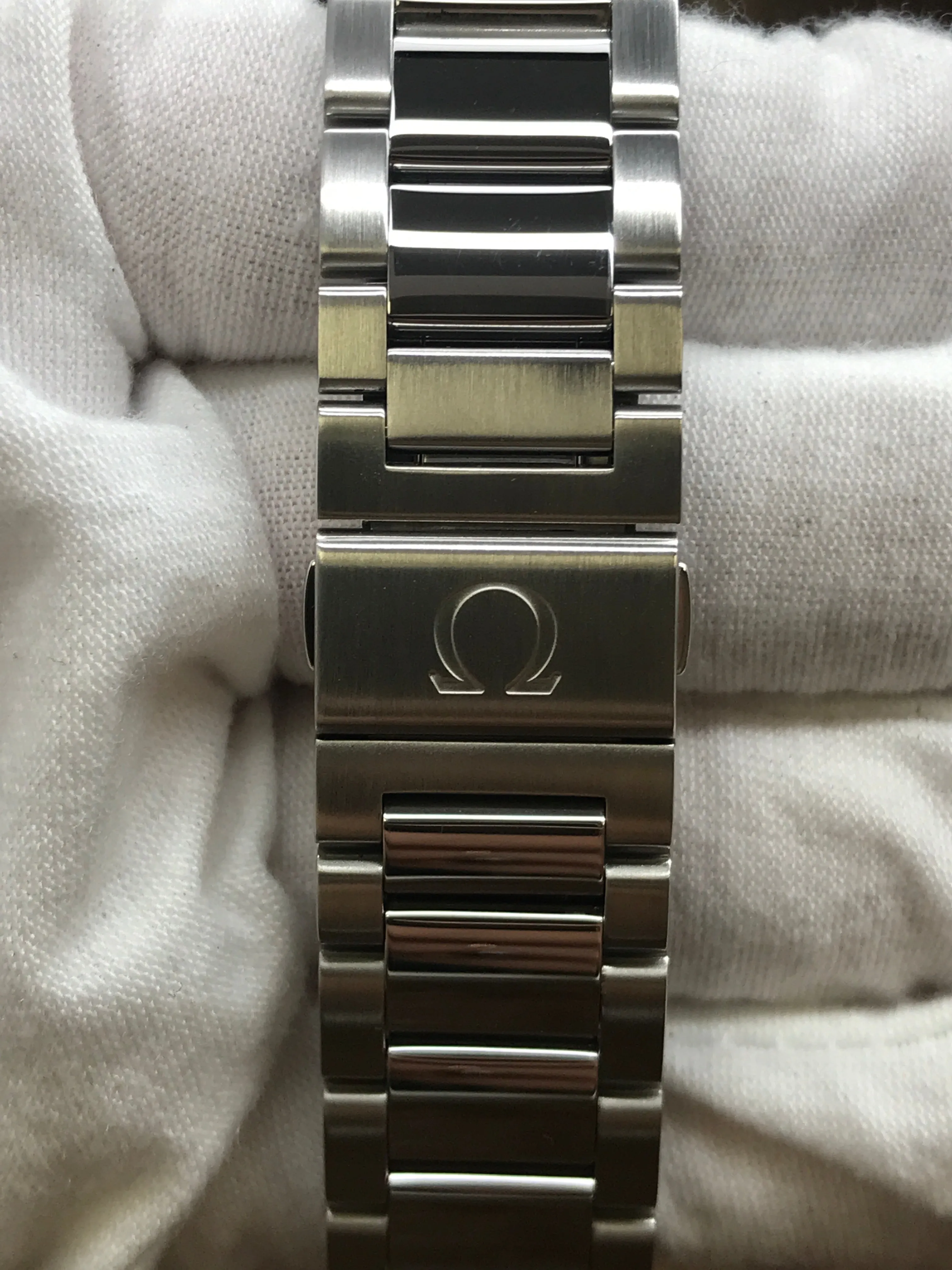 Omega Seamaster Aqua Terra James Bond Spectre 231.10.42.21.03.004 Blue Dial Automatic Men's Watch