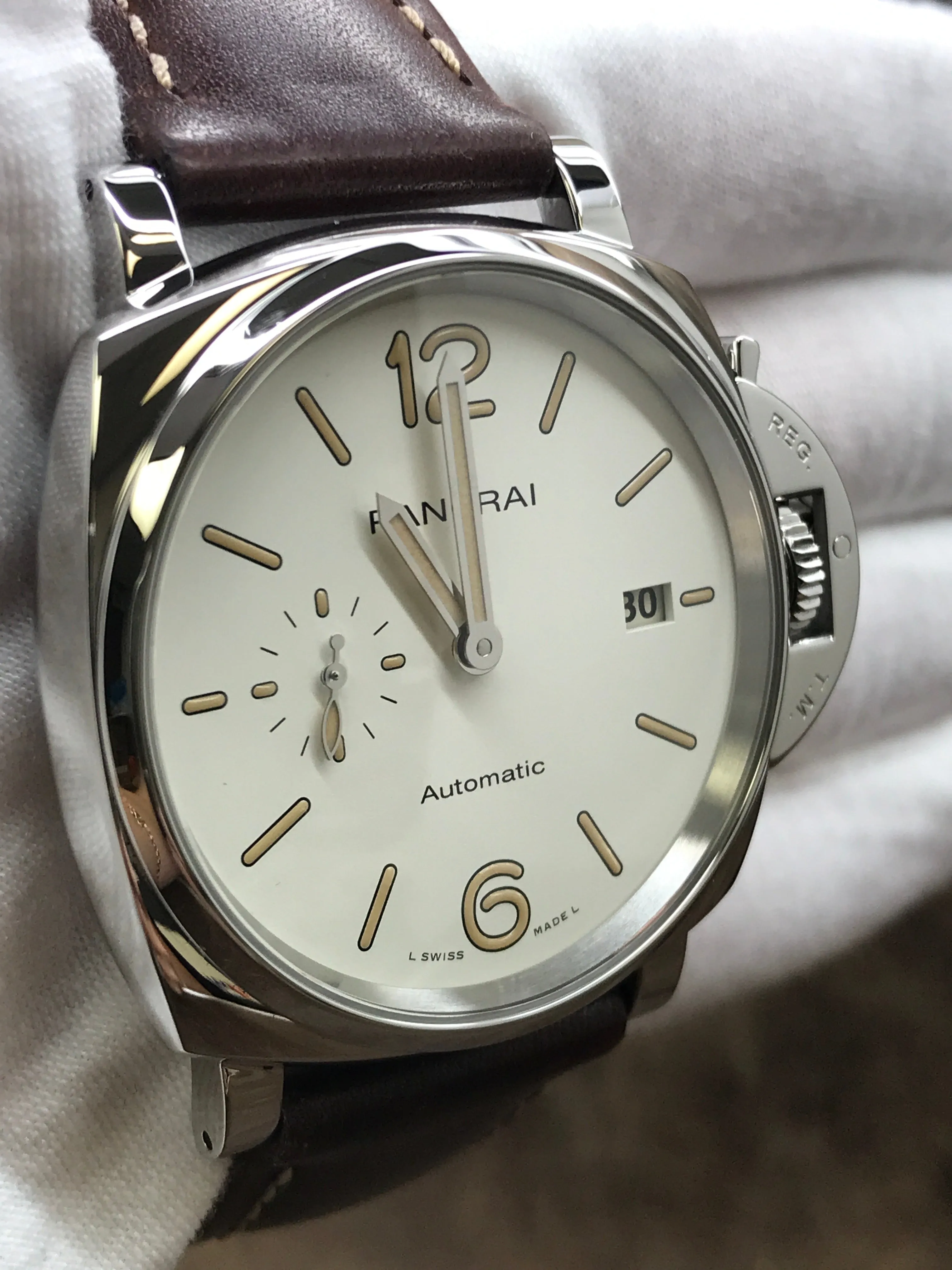 Panerai Luminor Due PAM01046 White Dial Automatic Men's Watch