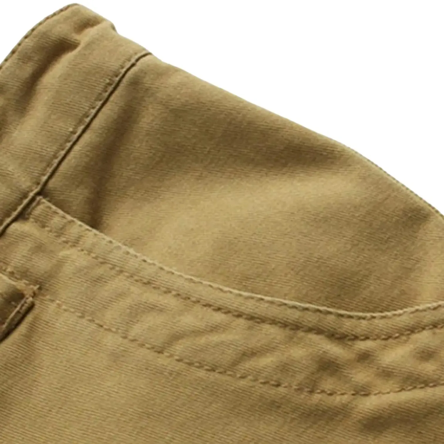 SHORT MILITAIRE AVEC POCHES PRATIQUES