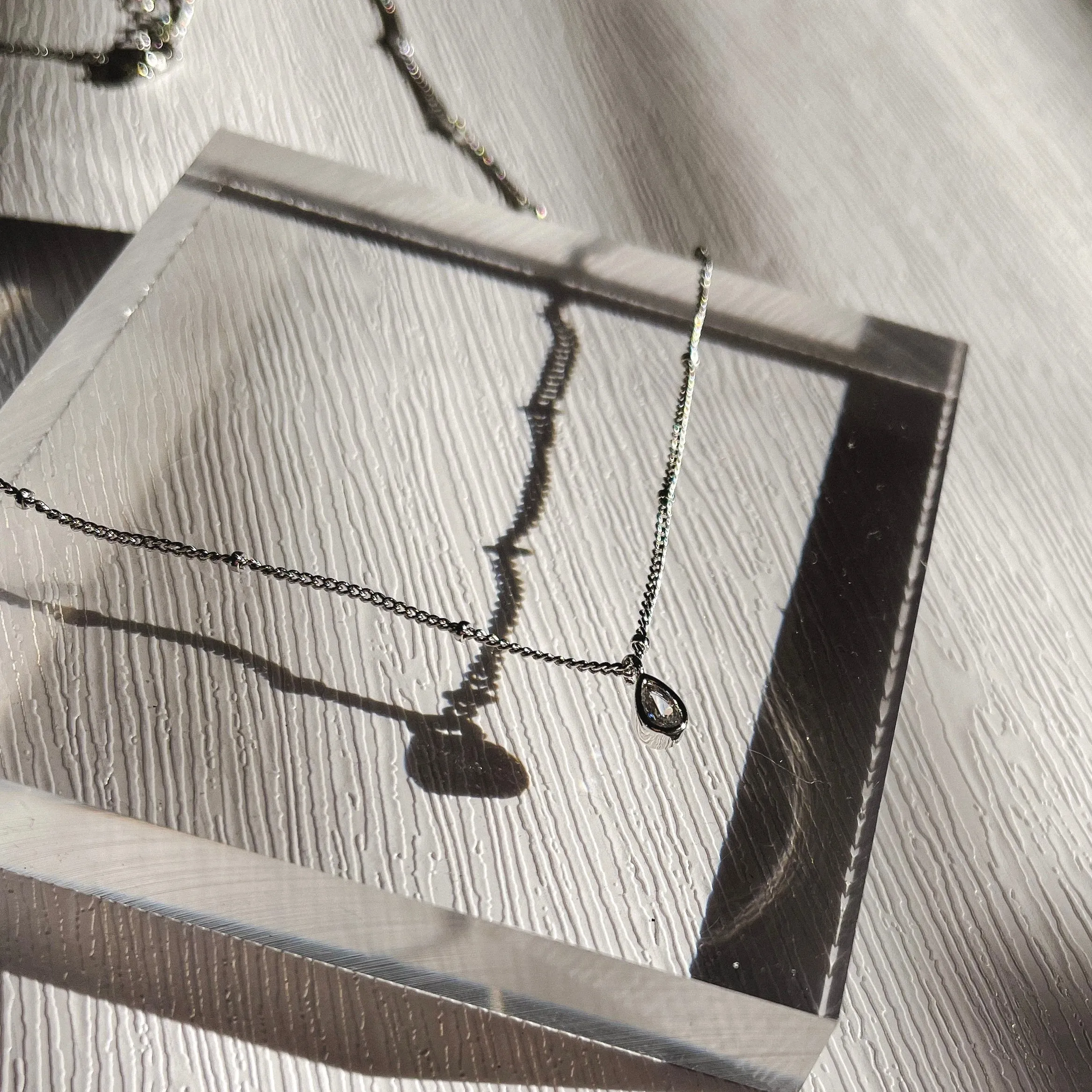 Teardrop Charm Necklace (2 Colors)