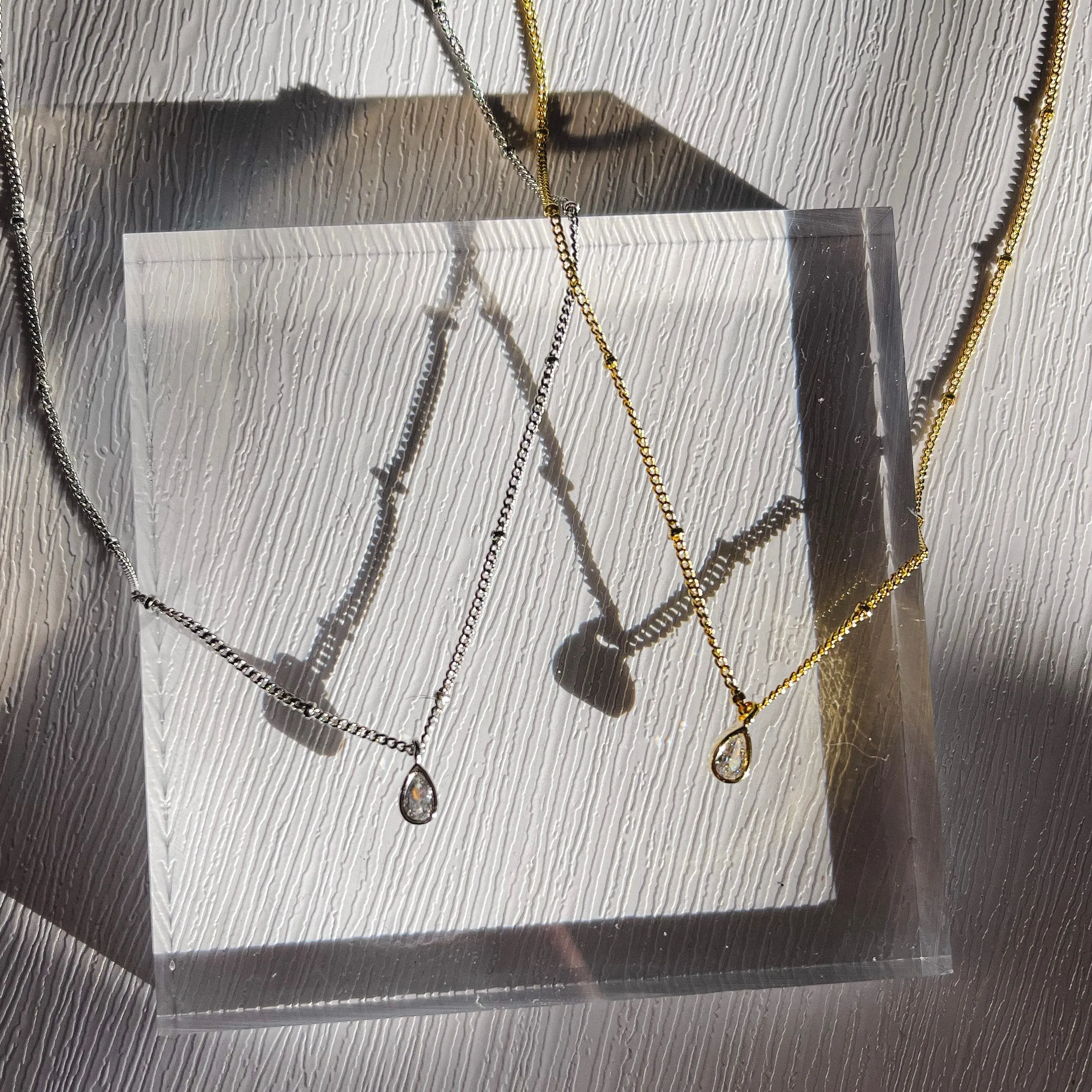 Teardrop Charm Necklace (2 Colors)
