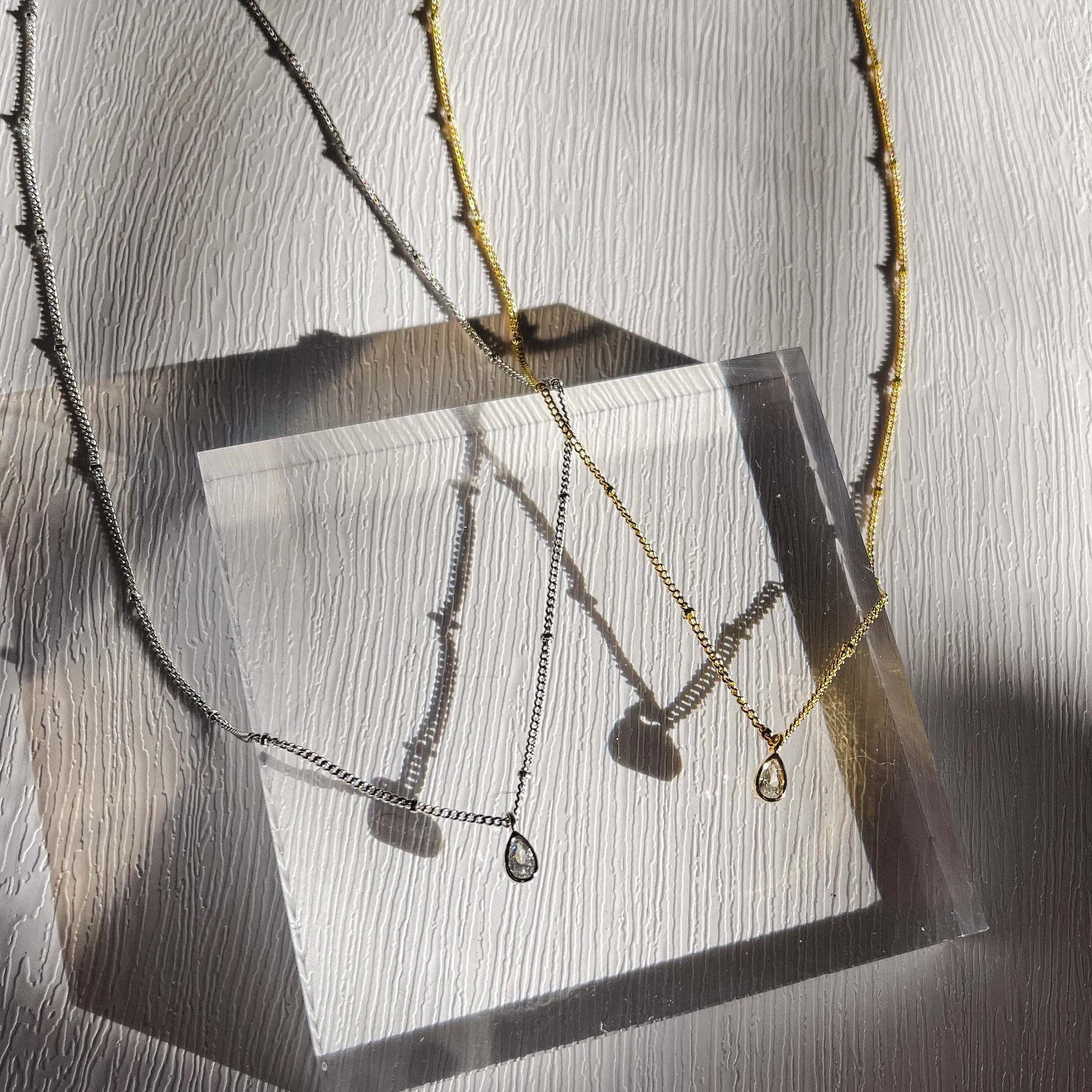 Teardrop Charm Necklace (2 Colors)