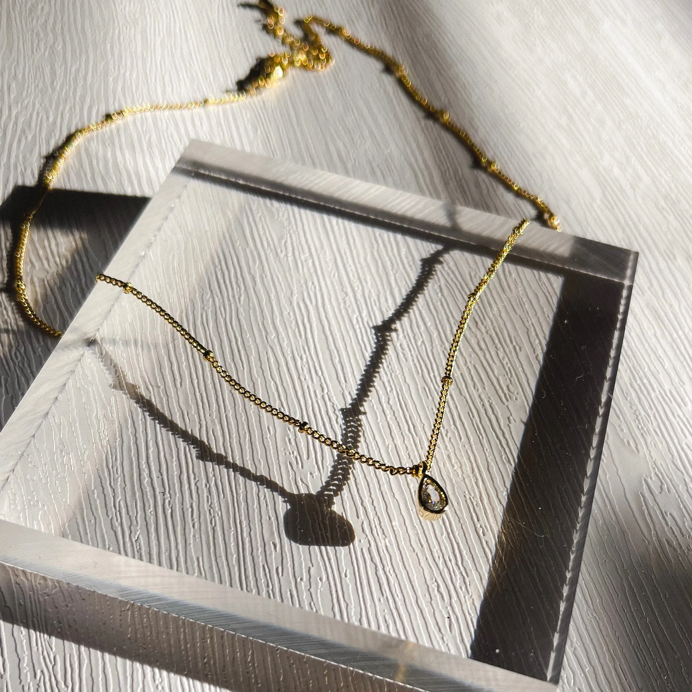 Teardrop Charm Necklace (2 Colors)