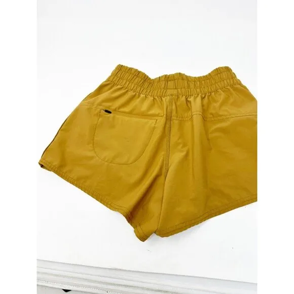 Vuori Dash Short 3&quot; Performance Shorts Zip Pockets Athletic Dark Golden XS