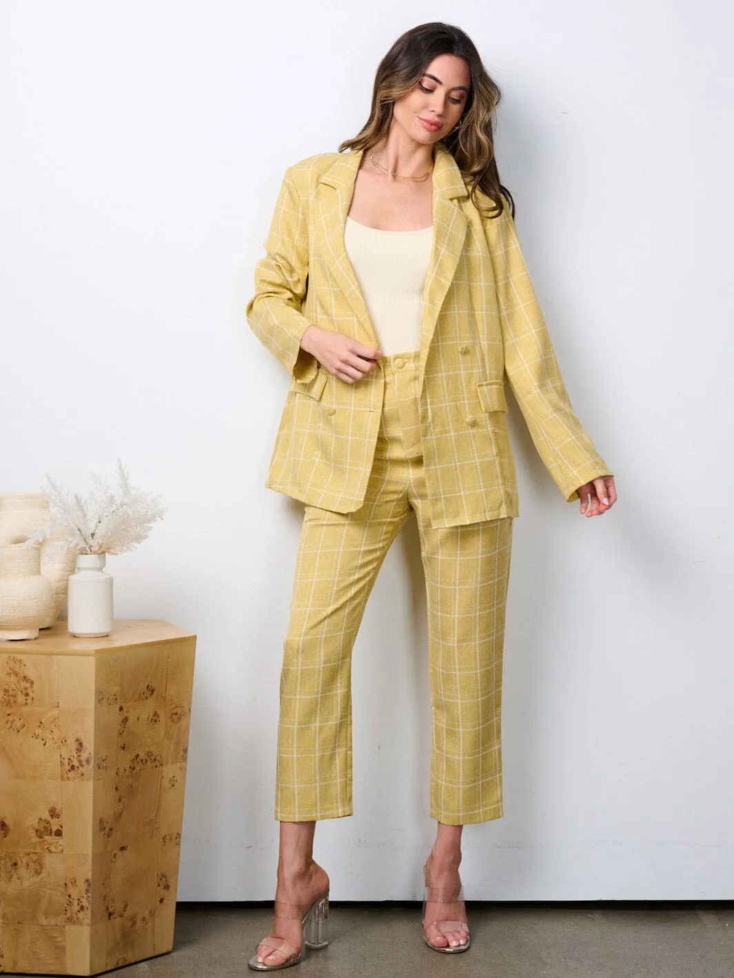 WOMEN'S LONG SLEEVE BLAZER & BUTTON CLOSURE PANTS 2PC. PLAID SET