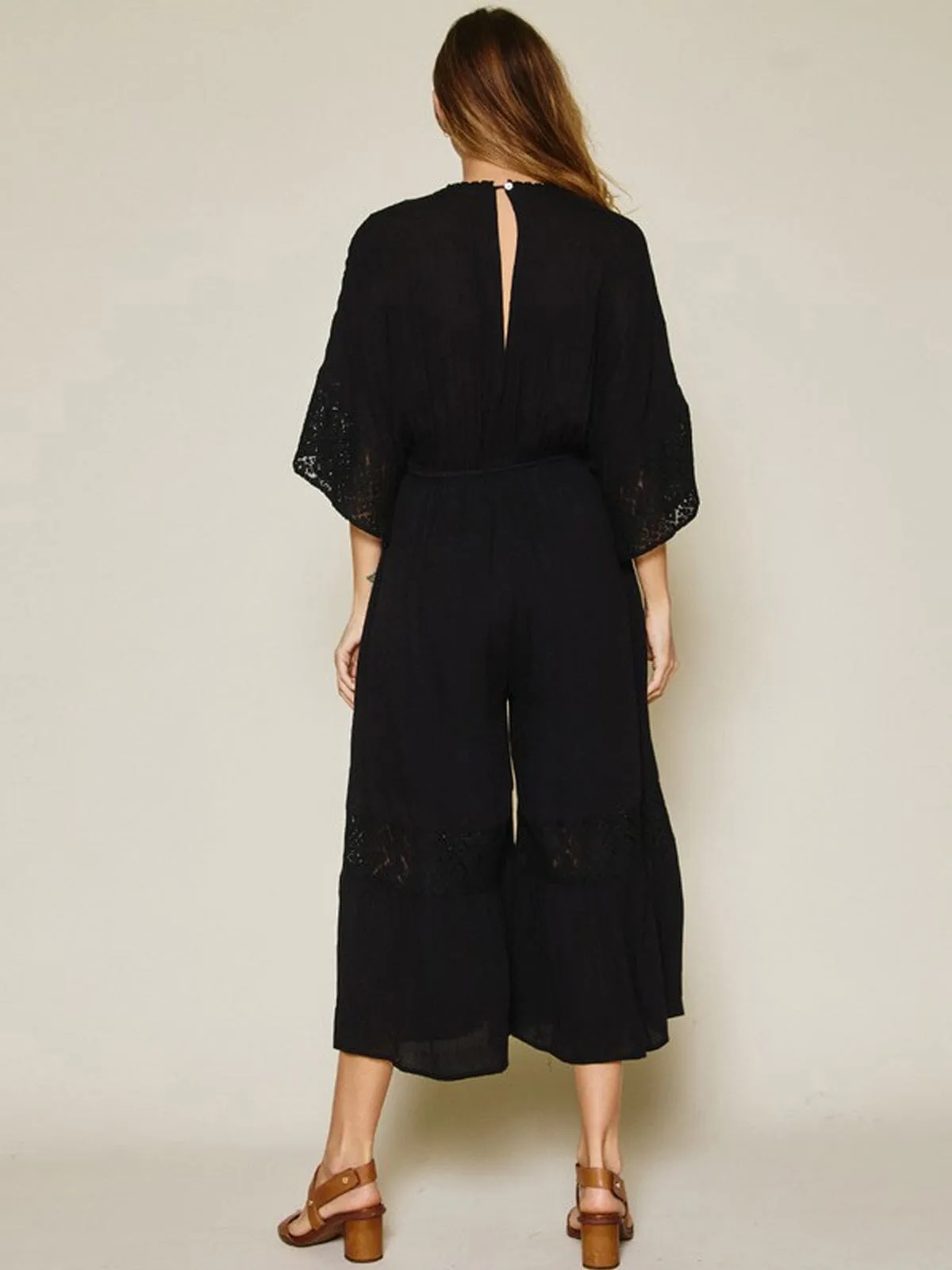 WOMEN'S SHORT SLEEVE V-NECK BUTTON CLOSURE LACE DETAILED JUMPSUIT