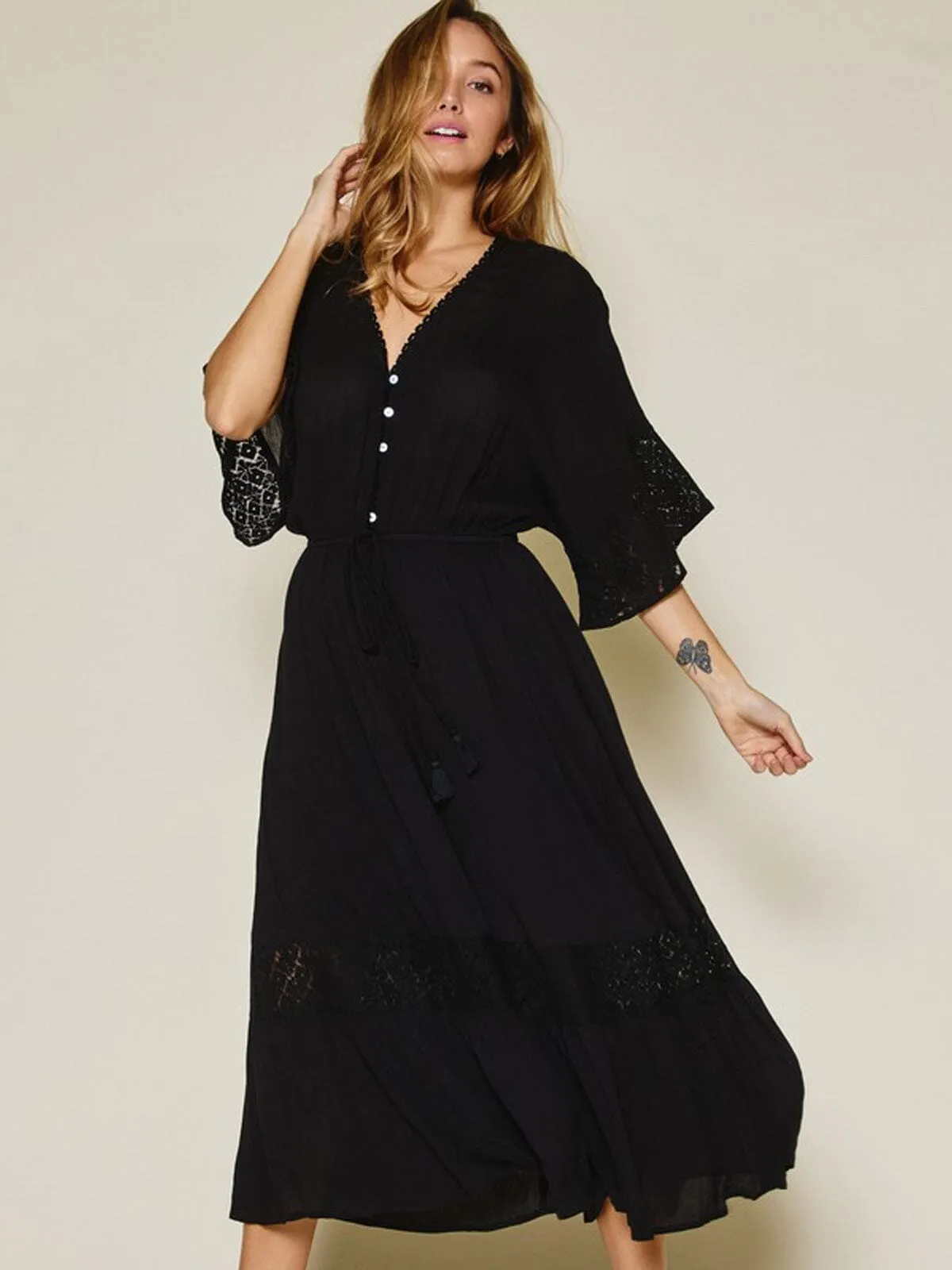WOMEN'S SHORT SLEEVE V-NECK BUTTON CLOSURE LACE DETAILED JUMPSUIT